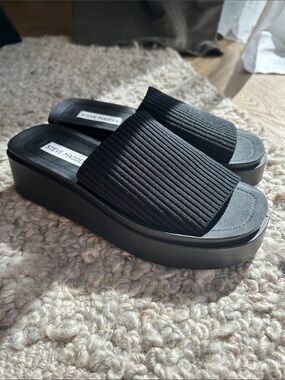 Steve Madden Black Ribbed Platform Slide Mules